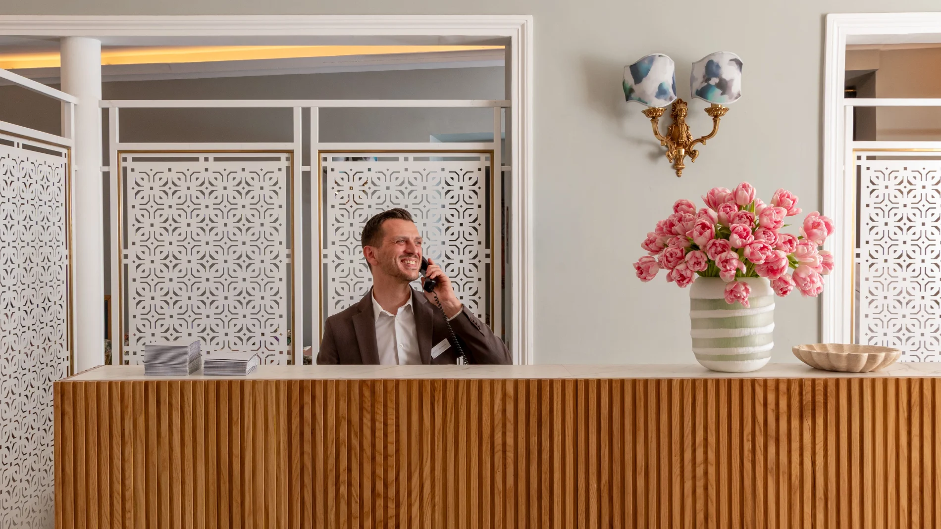 Elegant reception desk with dedicated guest services staff in the heart of Rome near Piazza di Spagna - Hotel City Palazzo dei Cardinali, BZAR hotels in Rome