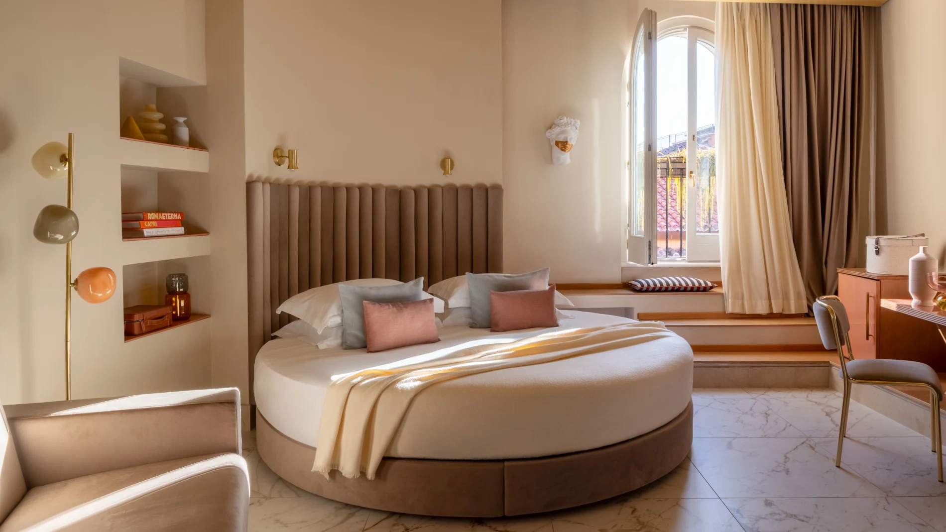 Contemporary suite with round bed and views over the rooftops of Rome’s historic center - Hotel City Palazzo dei Cardinali, BZAR hotels in Rome