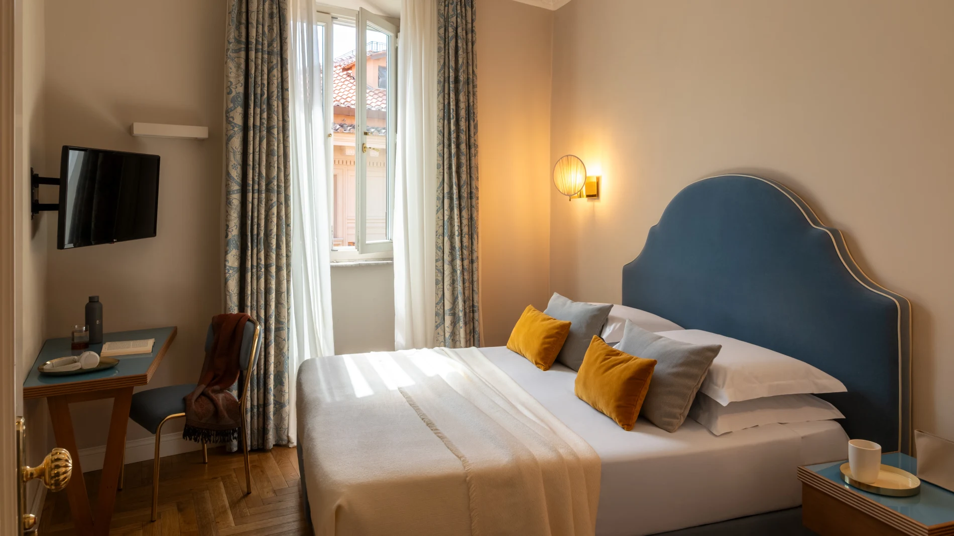 Bright superior room with city views and modern comforts steps from Piazza di Spagna - Hotel City Palazzo dei Cardinali, BZAR hotels in Rome