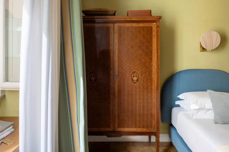 DUS room detail featuring a single bed, elegant furnishings and relaxing atmosphere in the heart of Rome - Hotel City Palazzo dei Cardinali, BZAR hotels in Rome