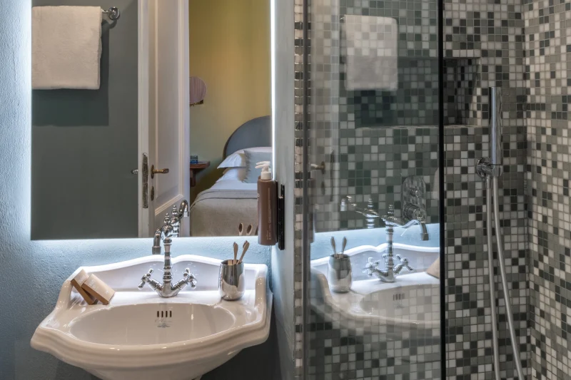 Private bathroom with mosaic walk-in shower and elegant finishes in central Rome - Hotel City Palazzo dei Cardinali, BZAR hotels in Rome