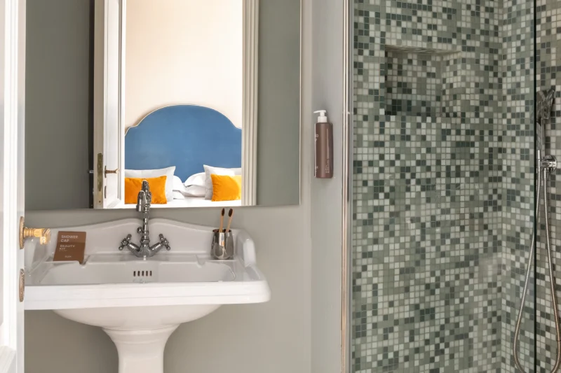 Private bathroom with walk-in shower and mosaic finishes in a stylish room in central Rome - Hotel City Palazzo dei Cardinali, BZAR hotels in Rome