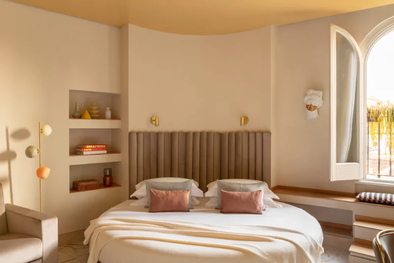 Elegant suite with round king-size bed, designer furnishings and natural light in the heart of Rome - Hotel City Palazzo dei Cardinali, BZAR hotels in Rome