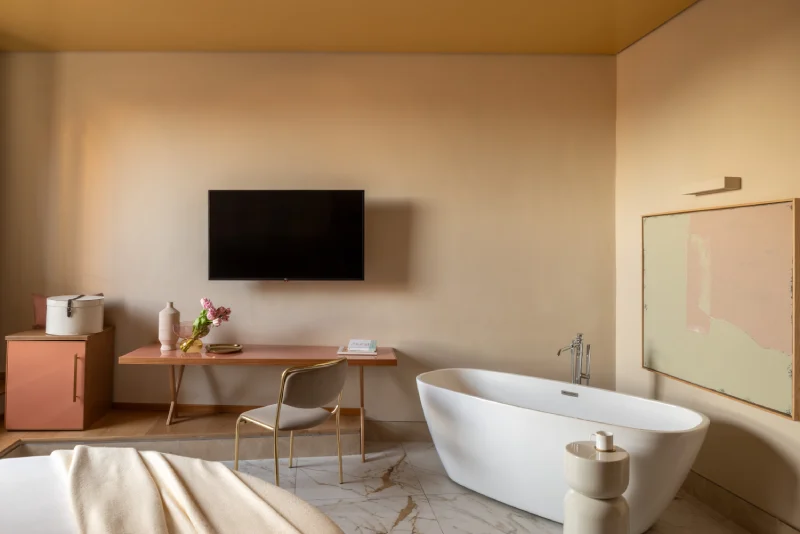 Luxury suite with freestanding bathtub, living area and exclusive comforts in Rome’s historic center - Hotel City Palazzo dei Cardinali, BZAR hotels in Rome