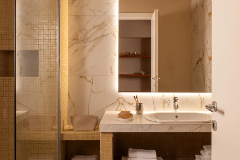 Marble suite bathroom with spacious walk-in shower and premium finishes in the heart of Rome - Hotel City Palazzo dei Cardinali, BZAR hotels in Rome