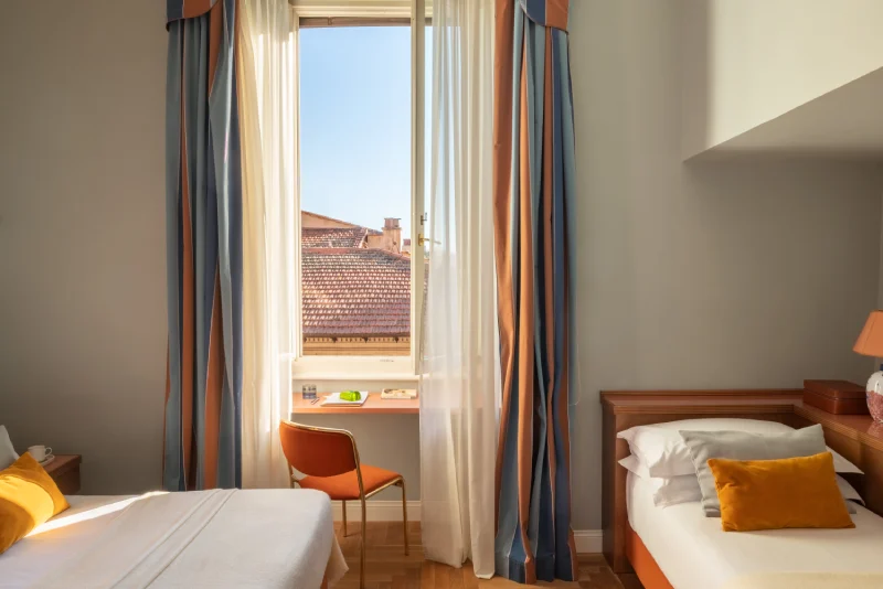 Bright triple room with comfortable beds, large window and rooftop views near Piazza di Spagna in Rome - Hotel City Palazzo dei Cardinali, BZAR hotels in Rome